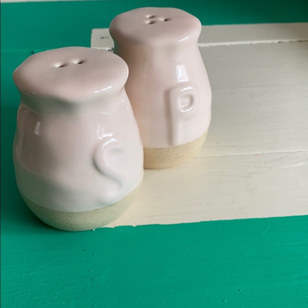 salt and pepper shakers